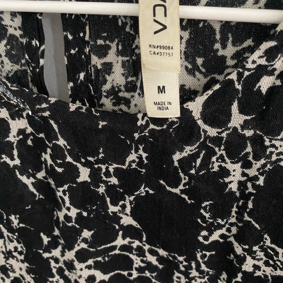 Black and white sleeveless - Picture 3 of 3